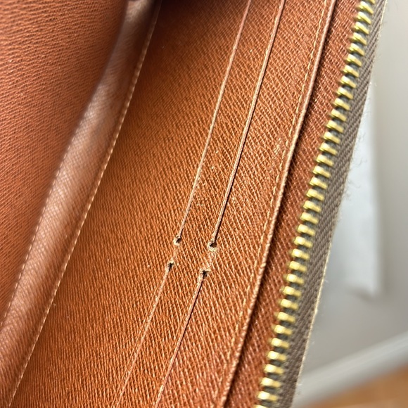 Authentic LOUIS VUITTON Genuine Leather Brown Zippy Wallet - Picture 8 of 15